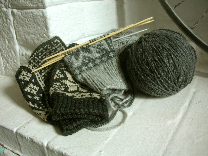 The pattern will be about the same as the finished mittens, but with darker 